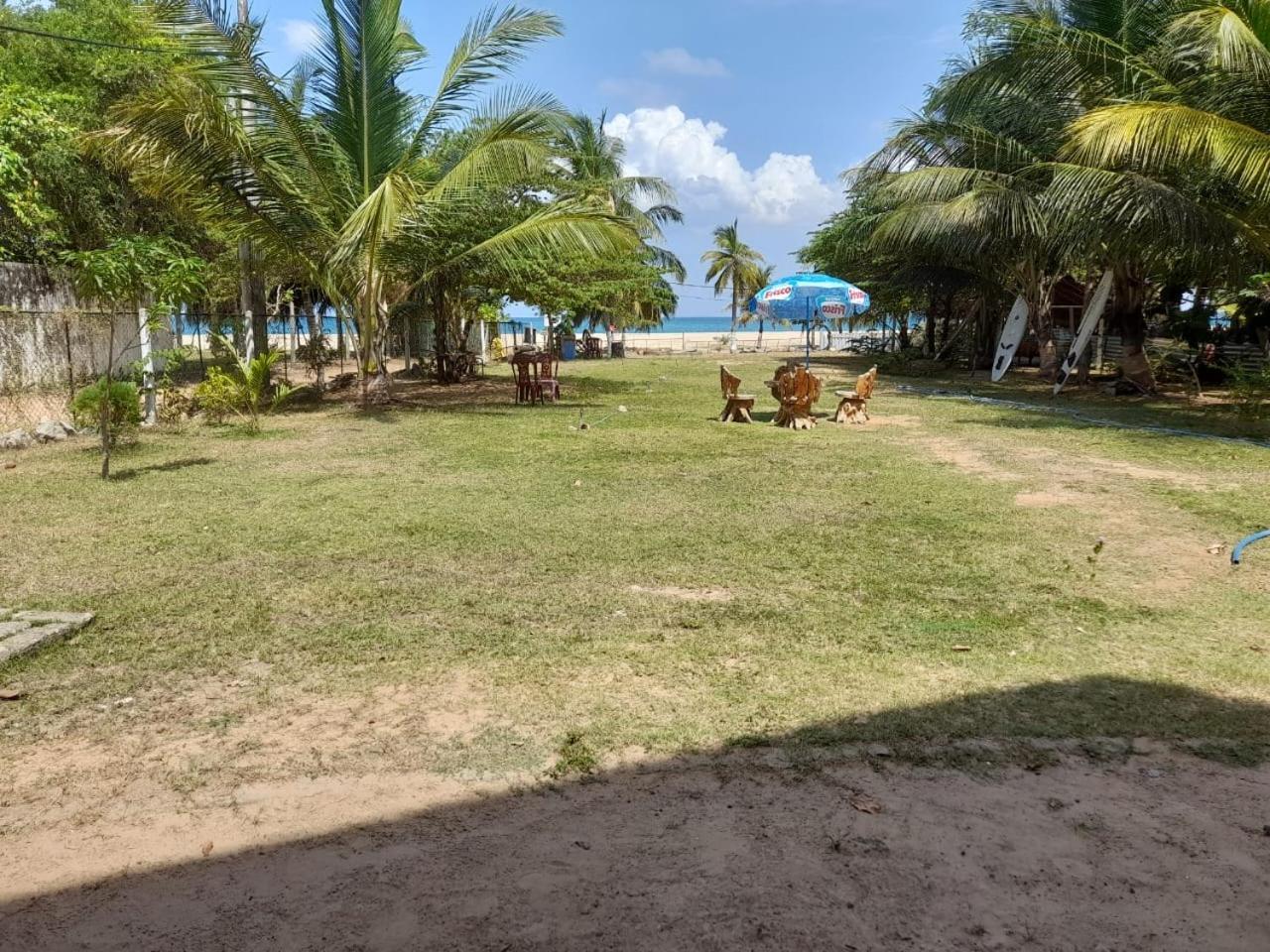 Baden Beach Hotel Kalkudah  Exteriör bild