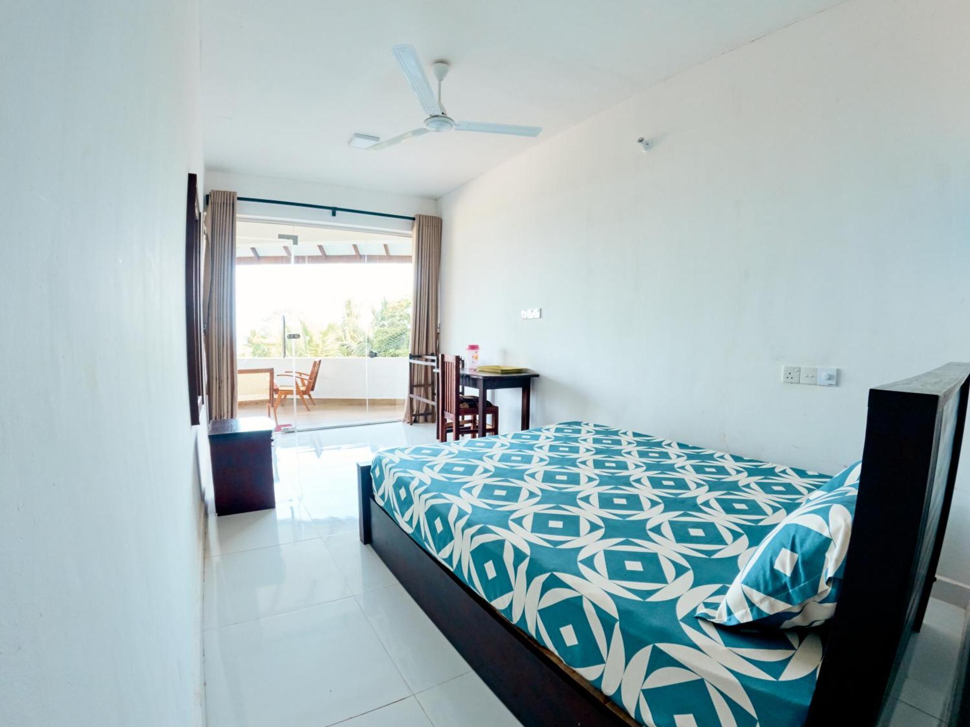 Baden Beach Hotel Kalkudah  Exteriör bild