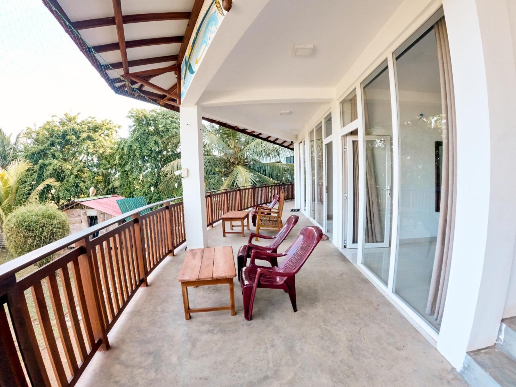 Baden Beach Hotel Kalkudah  Exteriör bild