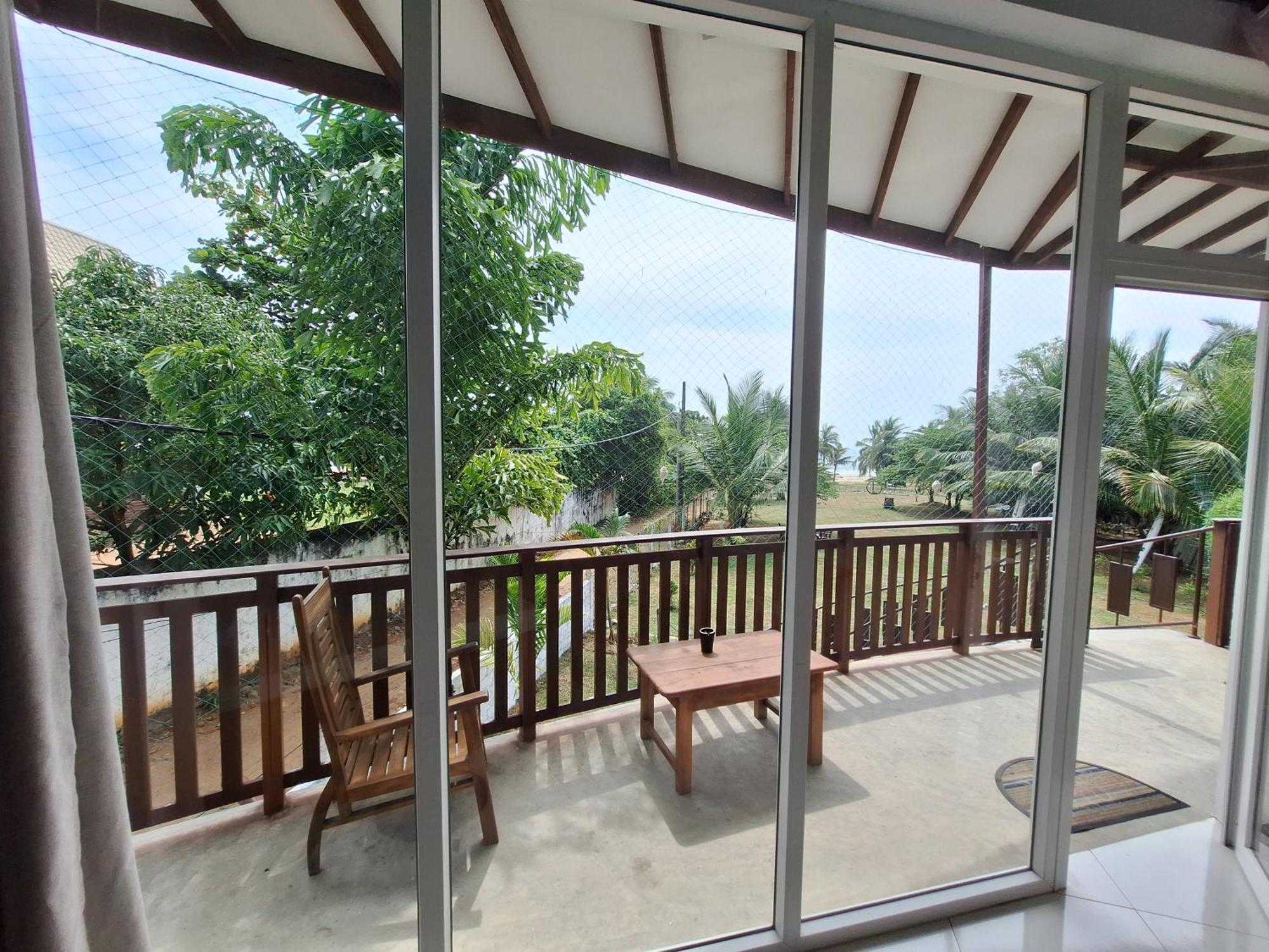 Baden Beach Hotel Kalkudah  Exteriör bild